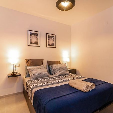 Lovely Cozy 2-Bedroom Residential Home With Patio 베날마데나코스타 외부 사진