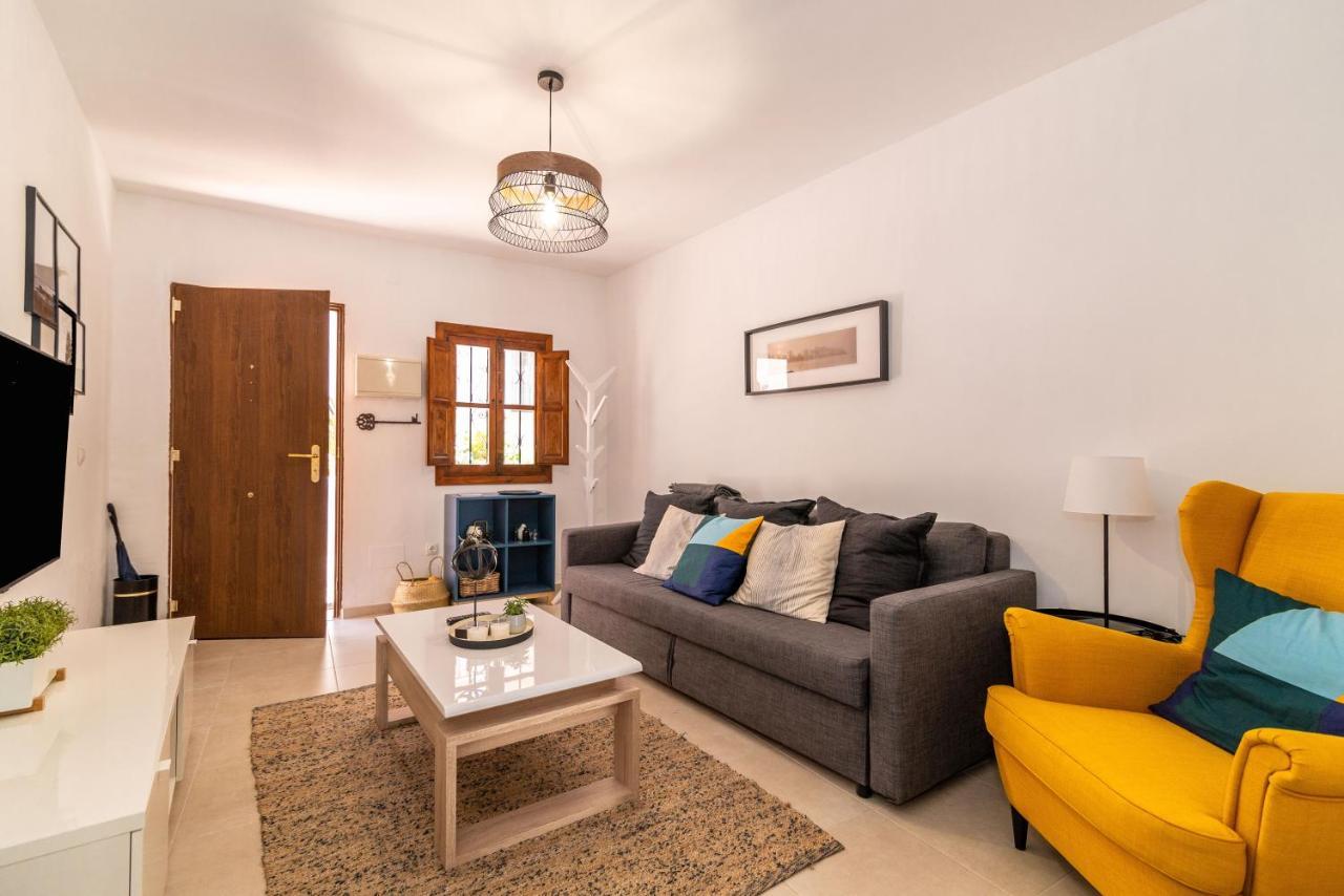 Lovely Cozy 2-Bedroom Residential Home With Patio 베날마데나코스타 외부 사진
